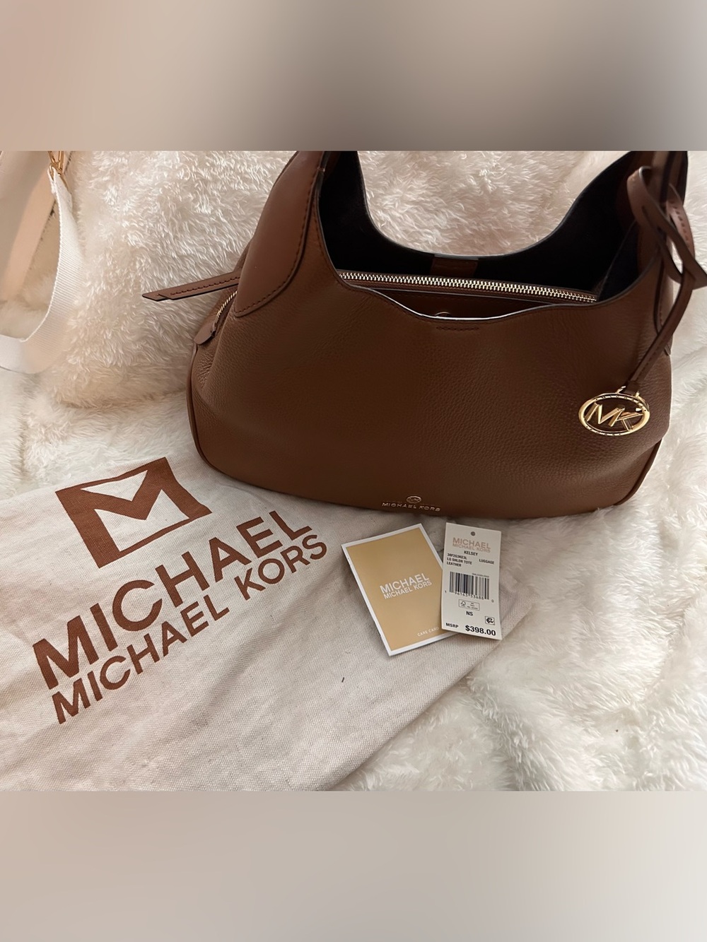 Michael Kors Kelsey Lg Leather Shoulder Tote in color Luggage with Gold MK Charm